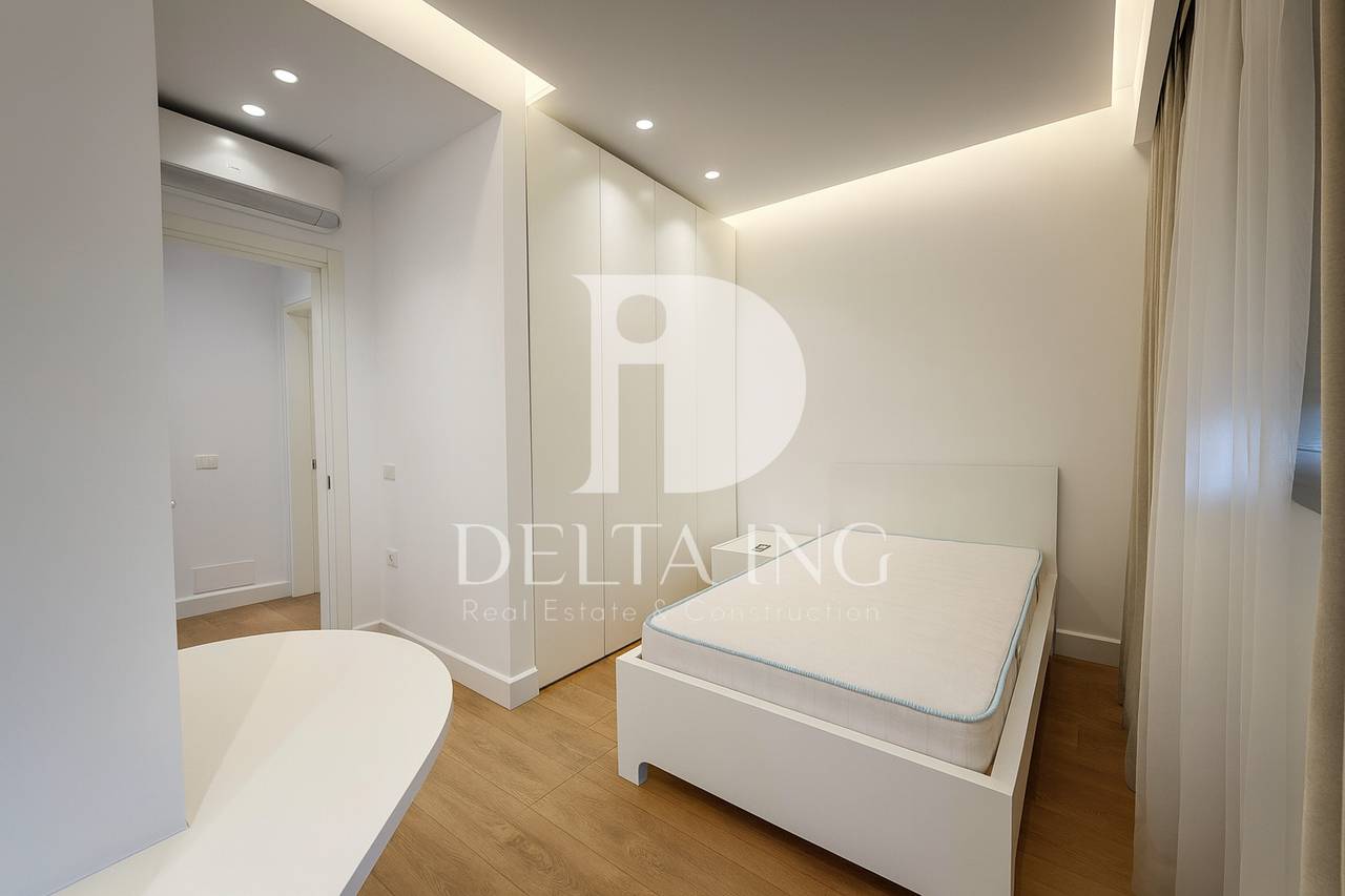 Jepet me Qira Duplex Modern 3+1+3 tek Rruga e Barrikadave