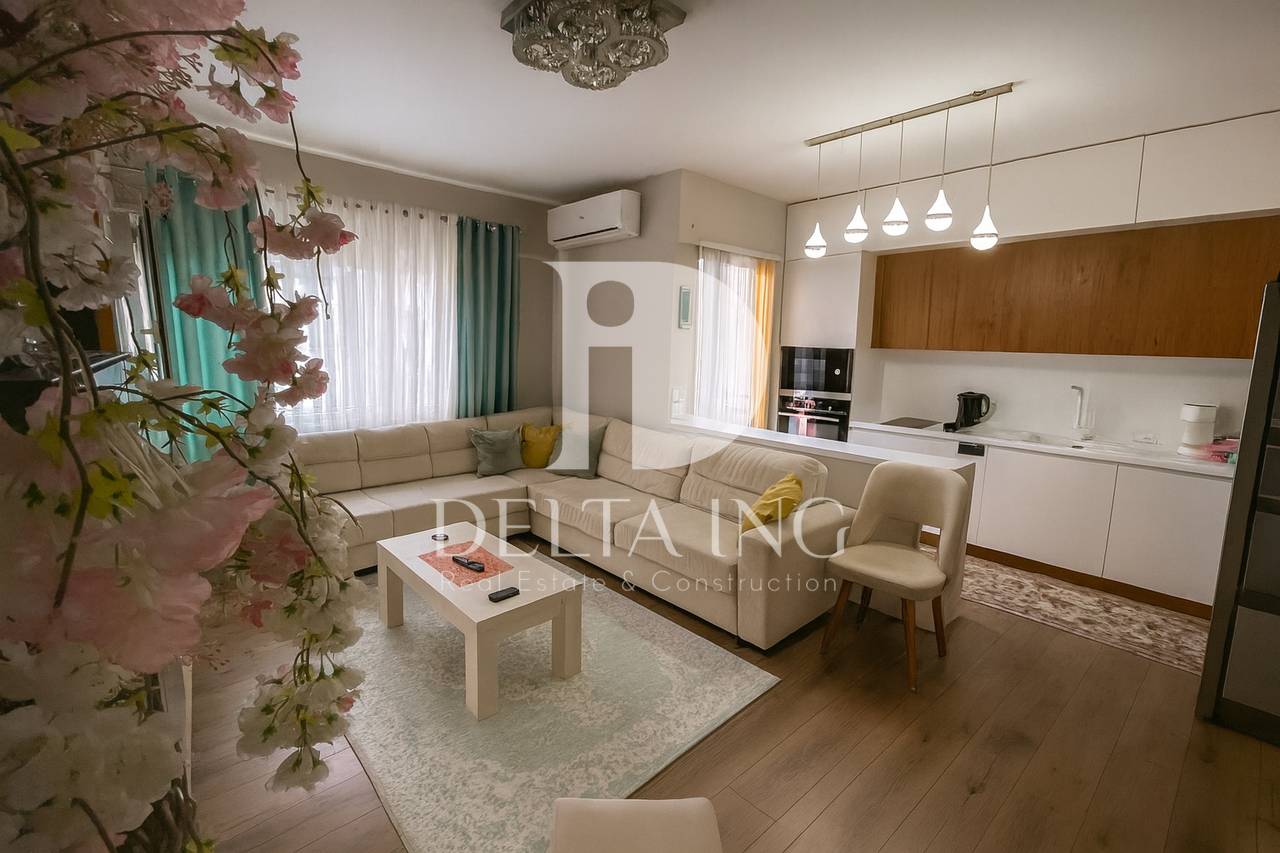 Shitet Apartament në Qendrën Tregtare Kristal, Komuna e Parisit