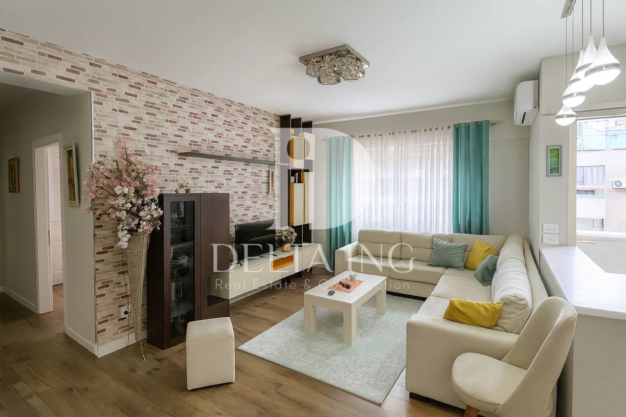 Shitet Apartament në Qendrën Tregtare Kristal, Komuna e Parisit