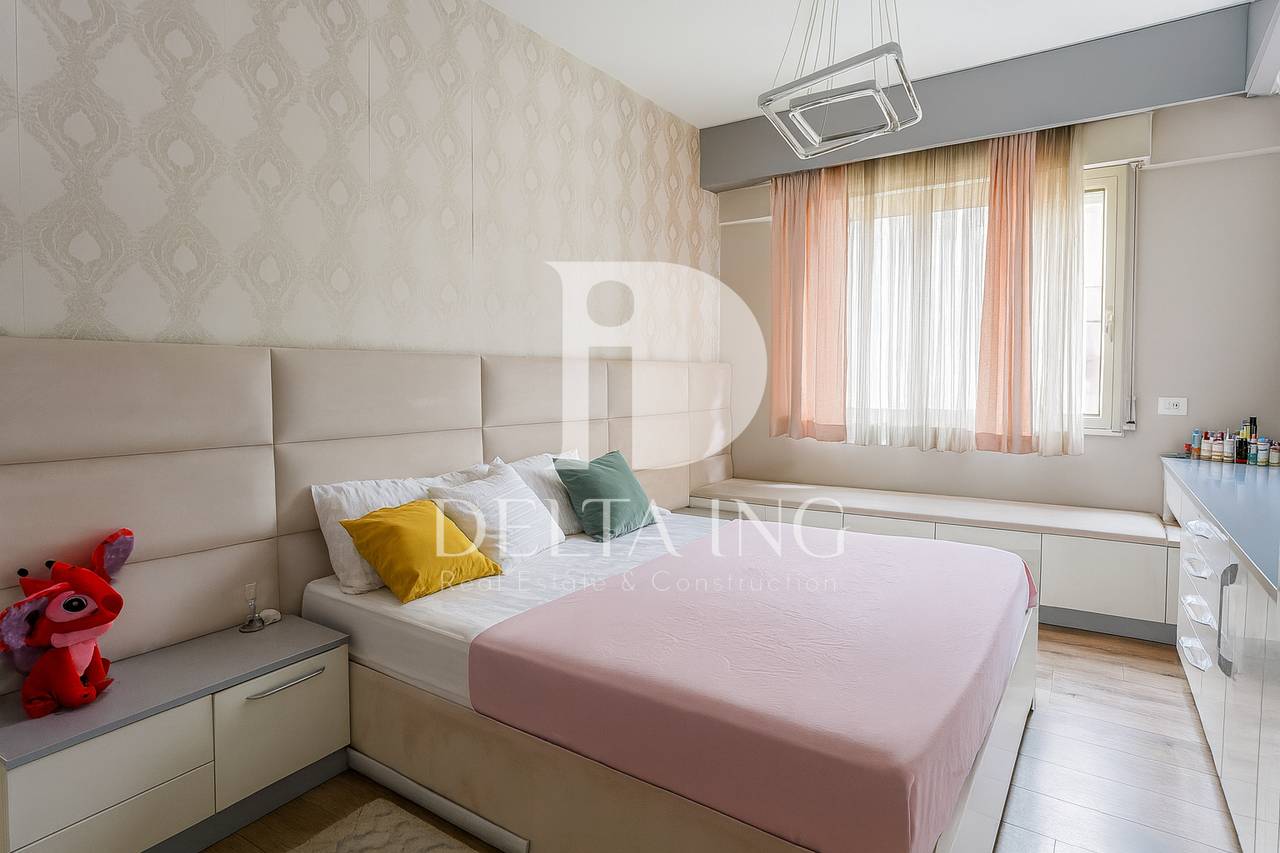 Shitet Apartament në Qendrën Tregtare Kristal, Komuna e Parisit