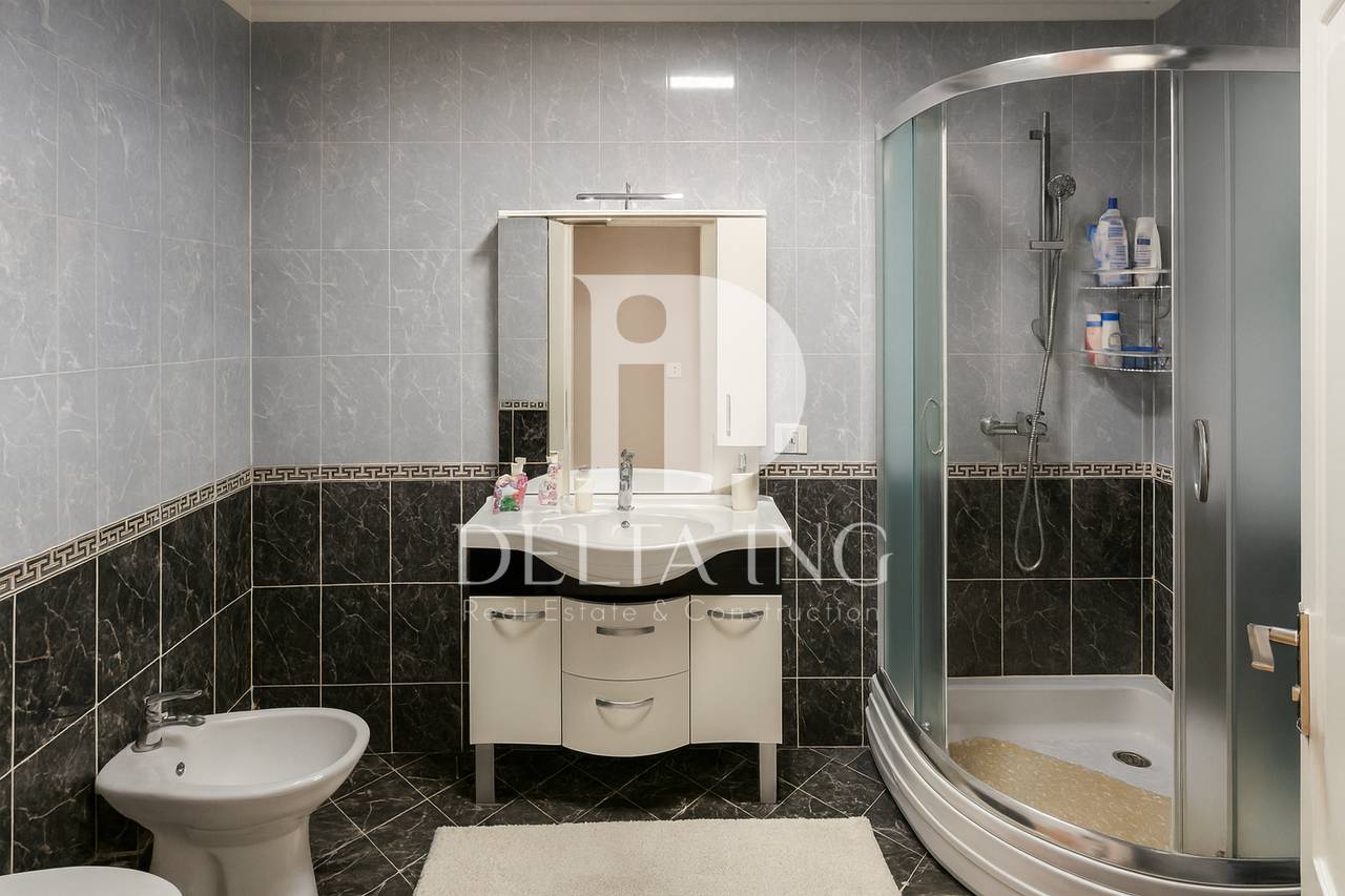 Shitet Apartament në Qendrën Tregtare Kristal, Komuna e Parisit