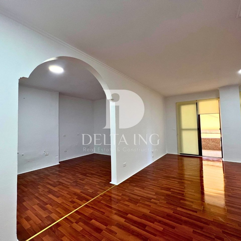 Locale Commerciale in Affitto – Libri Universitari, Blloku, Tirana