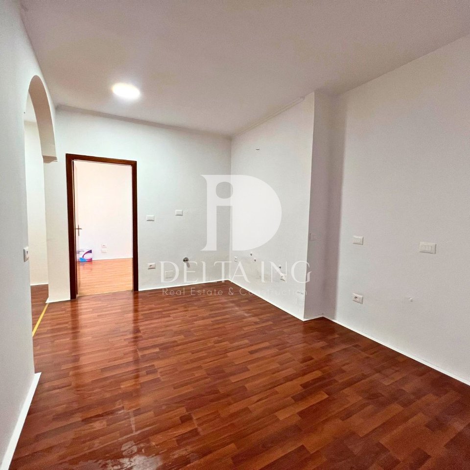 Locale Commerciale in Affitto – Libri Universitari, Blloku, Tirana