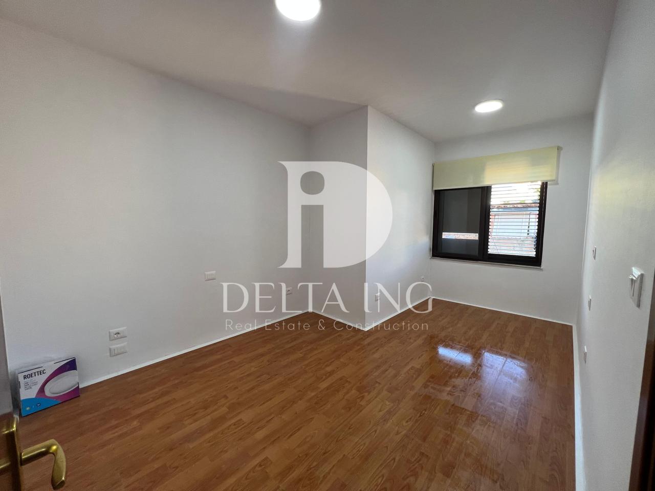 Locale Commerciale in Affitto – Libri Universitari, Blloku, Tirana