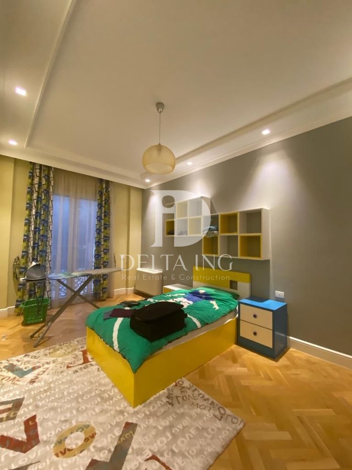 Villa di Lusso con Piscina Privata in Affitto – Un'Oasi di Tranquillità ed Eleganza