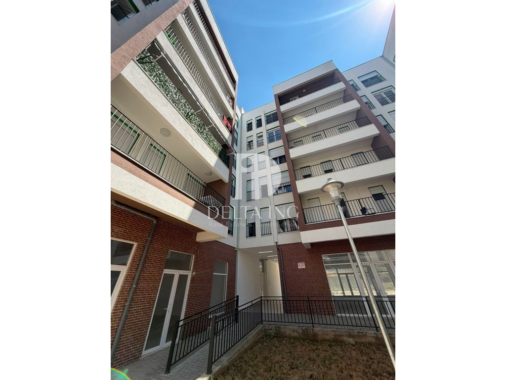 Shitet apartament 3+1 te Rruga 5 Maji