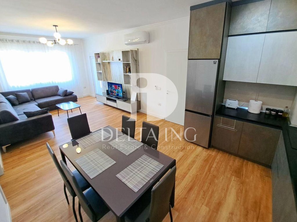 Jepet me qira apartament 2+1 + garazh, pranë Pazari i Ri.