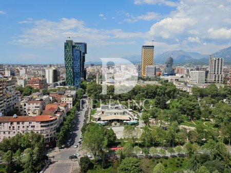 Shop for rent – Myslym Shyri (main street)