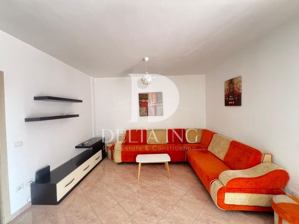 Shitet apartament 1+1 në Yzberisht