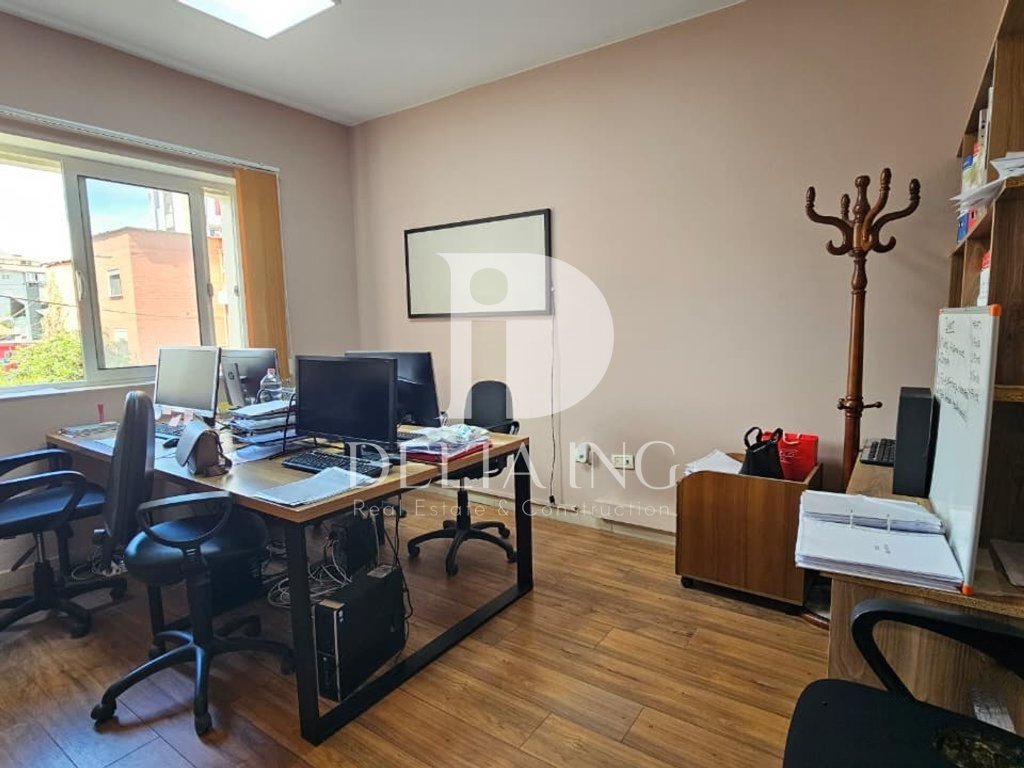 Jepet me qira ambient zyre pranë Komunës së Parisit – 95 m²