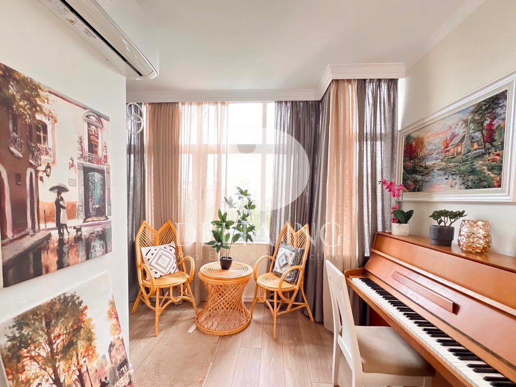 Jepet me qira apartament 3+1 te Bulevardi Bajram Curri – Përballë Ish-Ekspozitës