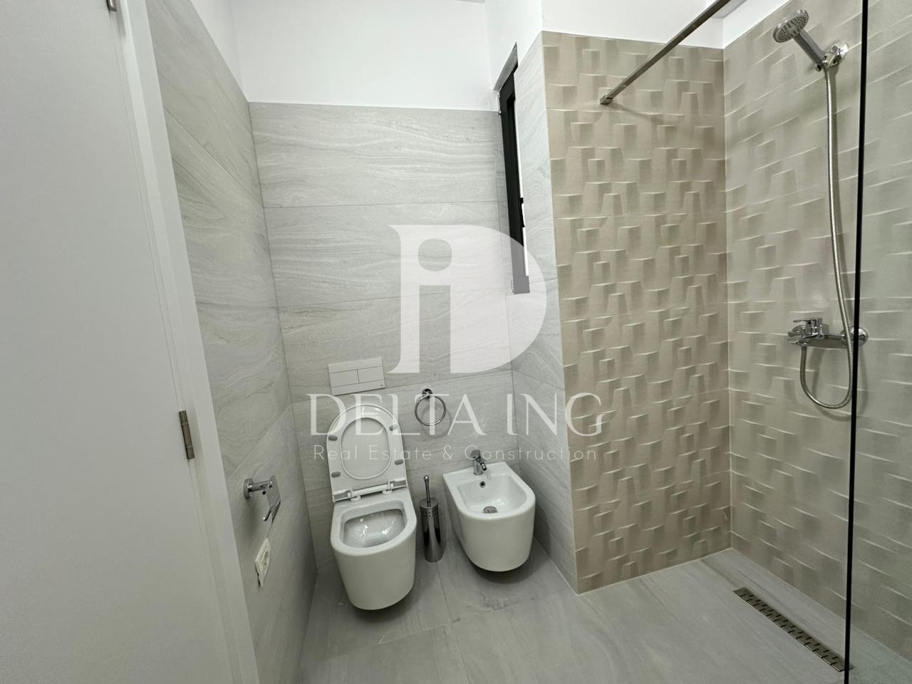 IN VENDITA APPARTAMENTO 2+1+2 – LUNGOMARE, VLORË