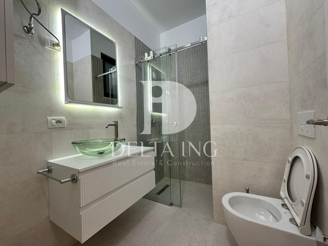 IN VENDITA APPARTAMENTO 2+1+2 – LUNGOMARE, VLORË