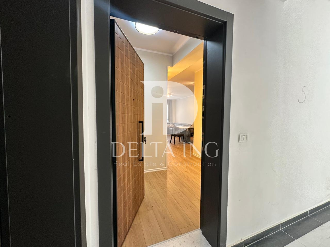 IN VENDITA APPARTAMENTO 2+1+2 – LUNGOMARE, VLORË