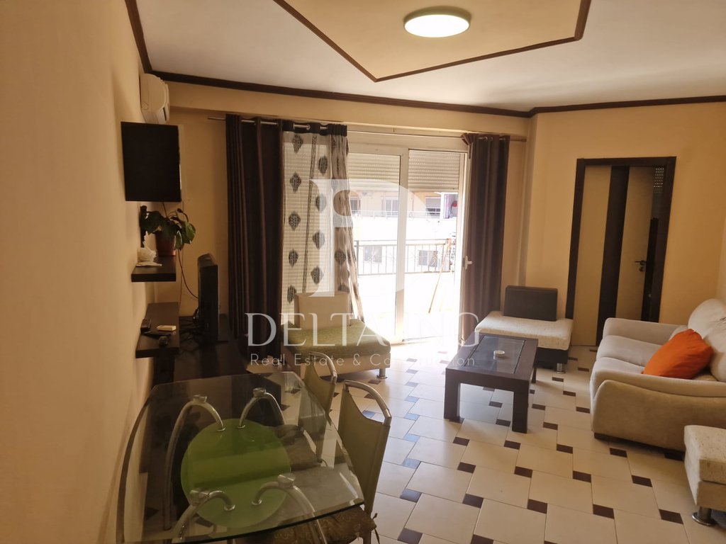 Shitet apartament 2+1+2 në Astir – pranë Bar “Boheme”