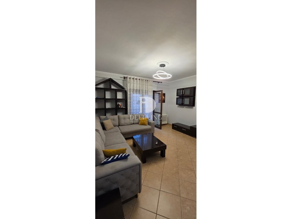 Jepet me qira apartament 2+1+2 te Komuna e Parisit – pranë lulishtes