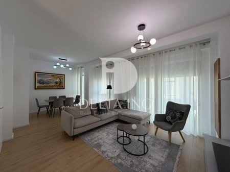 Vilë me Qira në Rezidencën Aba, Sauk