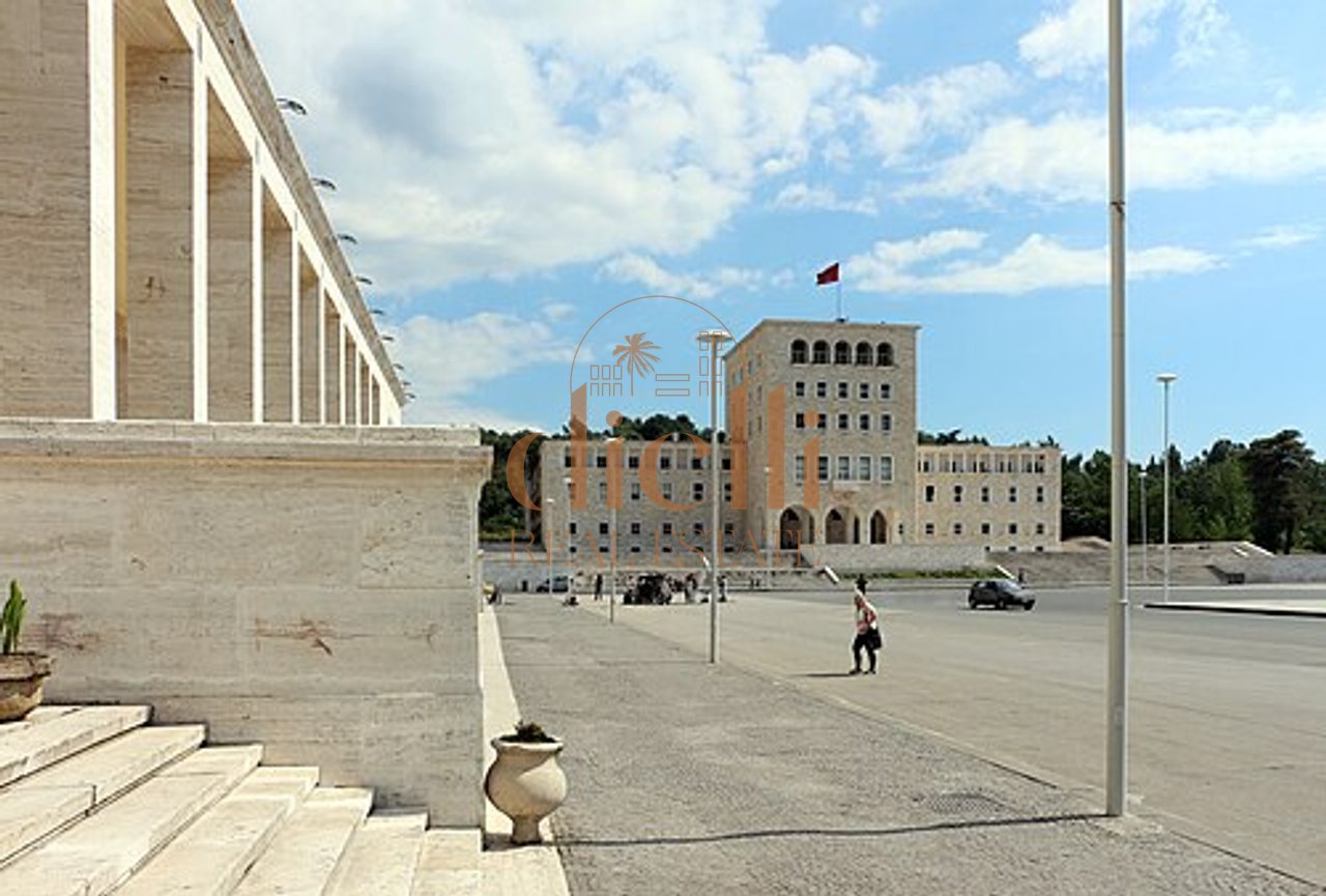 Ambiente Business in Vendita vicino ad Air Albania