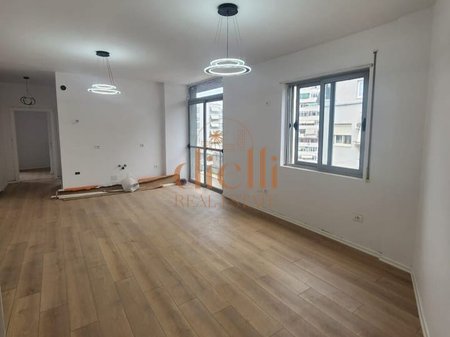 2+1 Apartment for Sale near Komuna Parisit