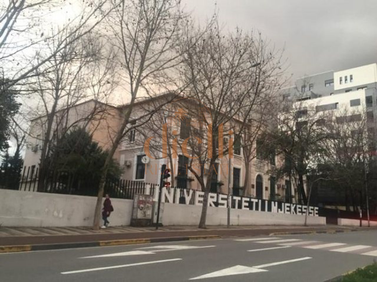 Godine 3-kateshe per Qira pas Fakultetit te Mjeksise