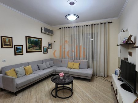 Apartament 2+1 per Qira tek Medreseja
