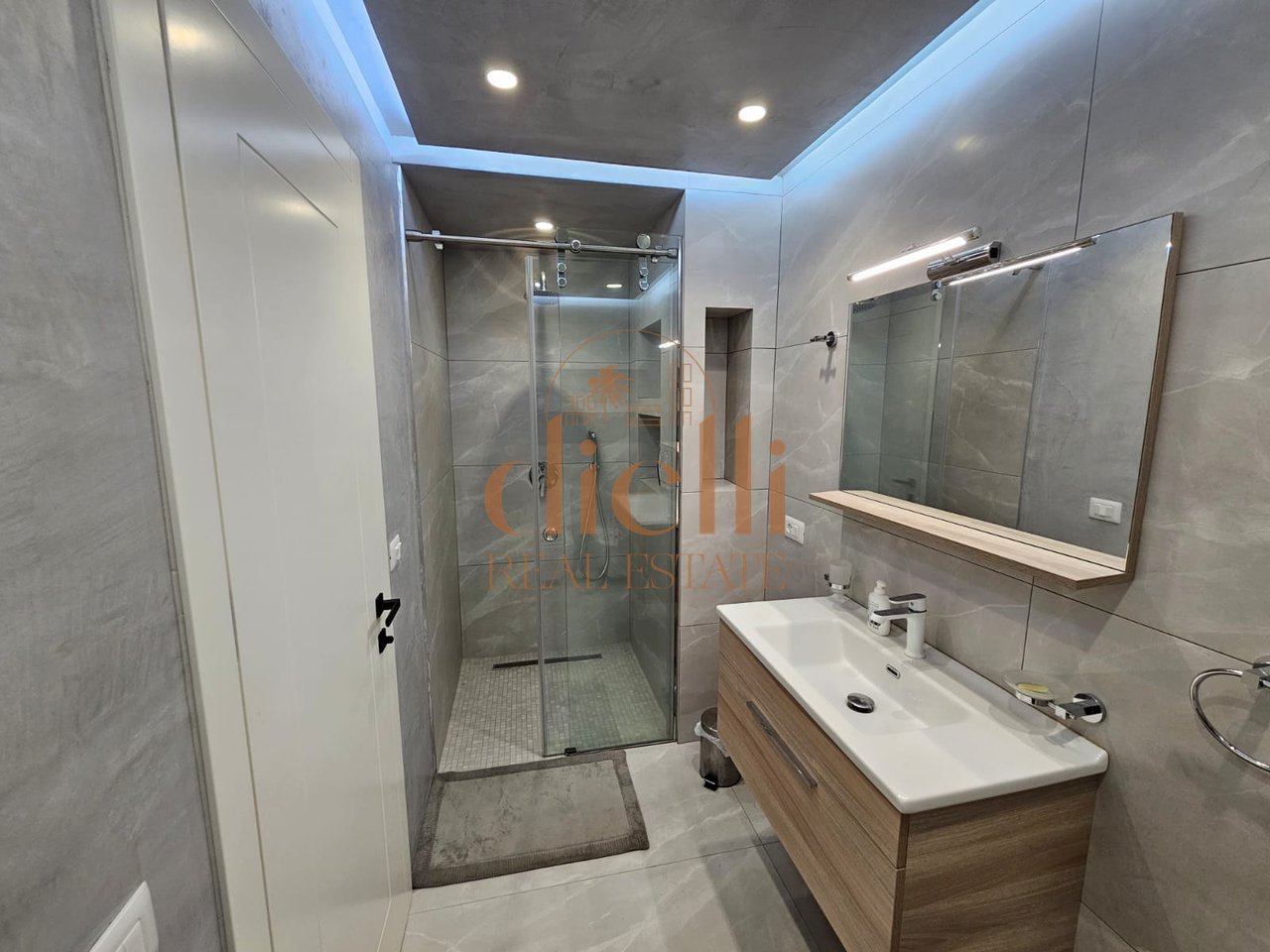 Apartament 2+1 per Shitje tek Mali Robit Durres