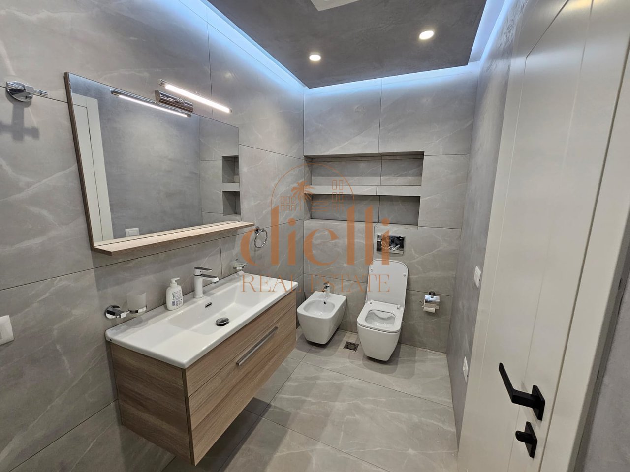 Apartament 2+1 per Shitje tek Mali Robit Durres