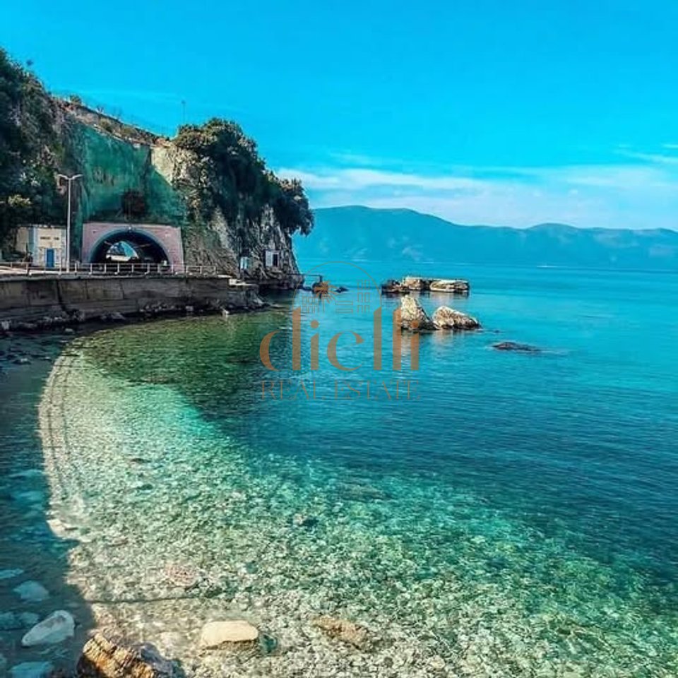 Hotel per shitje, tek Uji i Ftohte Vlore.