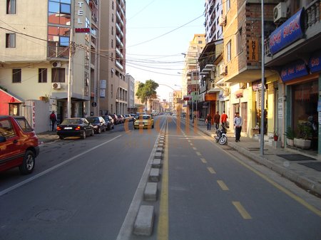 Apartament 2+1+2 per Shitje tek Rruga Barrikadave