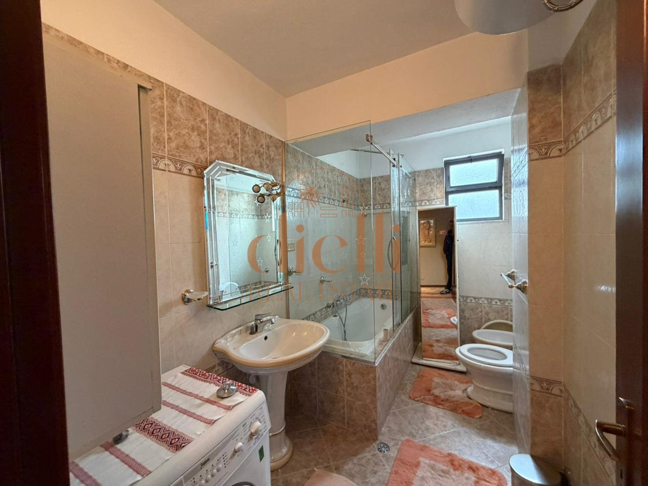 Apartament 2+1+2 per Qira tek Libri Universitar