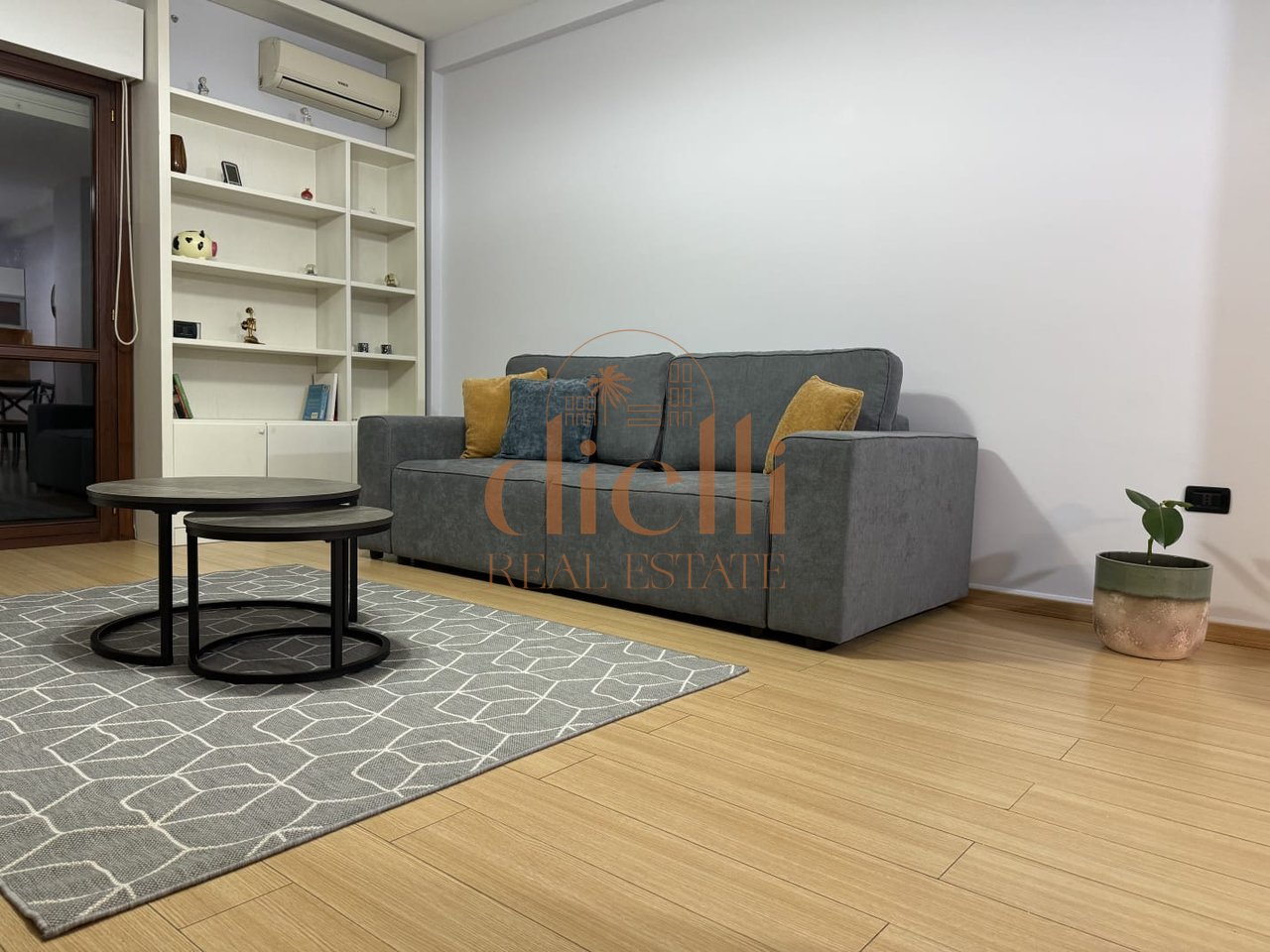 Apartament 2+1 per Qira tek Komuna e Parisit