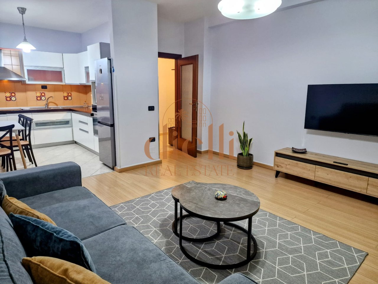 Apartament 2+1 per Qira tek Komuna e Parisit