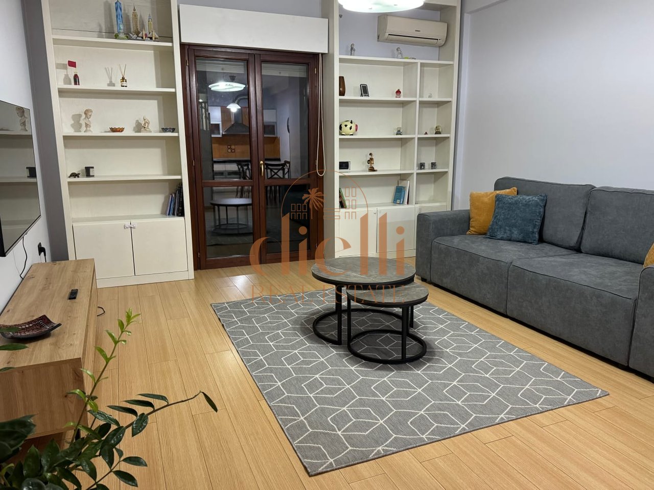 Apartament 2+1 per Qira tek Komuna e Parisit