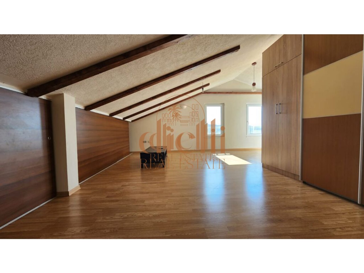 Vile 3 katëshe për qira pranë Teg