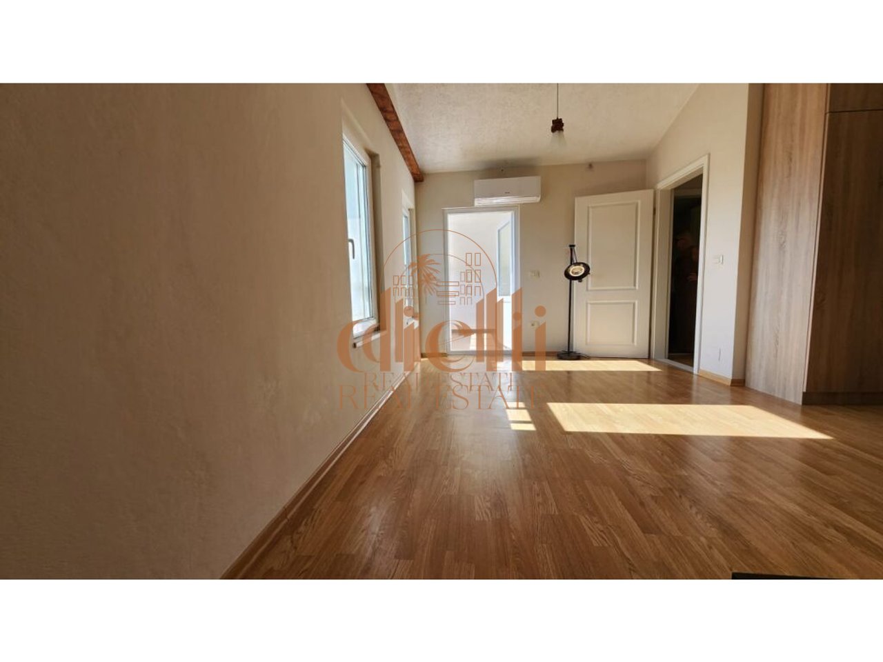 Vile 3 katëshe për qira pranë Teg