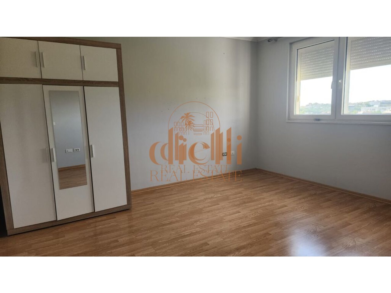 Vile 3 katëshe për qira pranë Teg