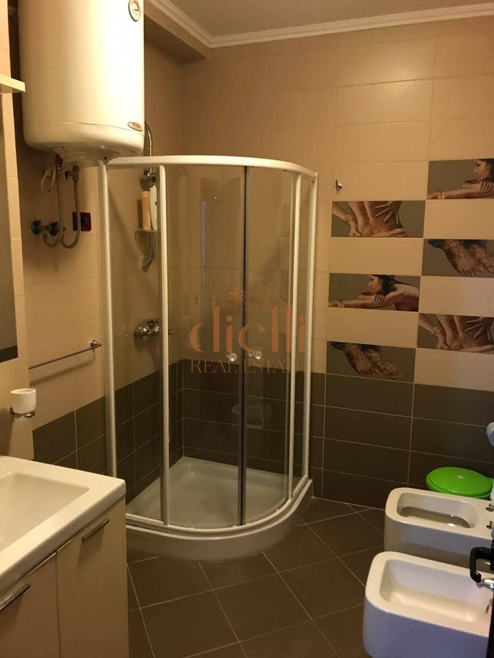 Apartament 2+1+2 per Shitje prane  Liqenit Artificial