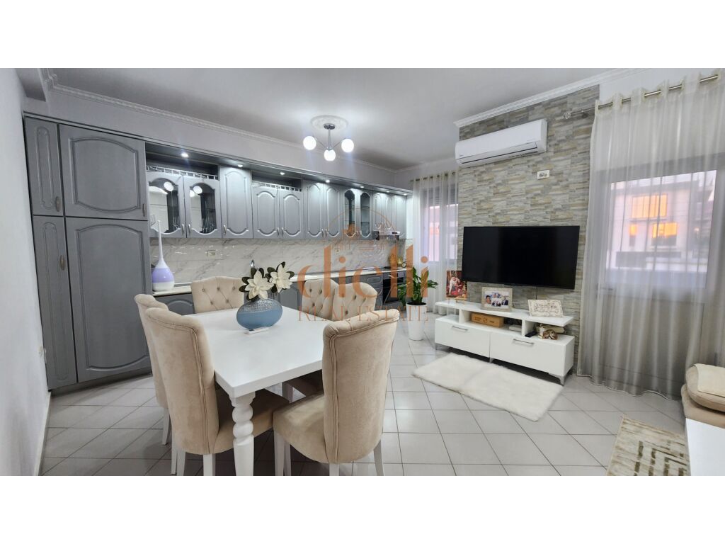 House for sale in Kamez.