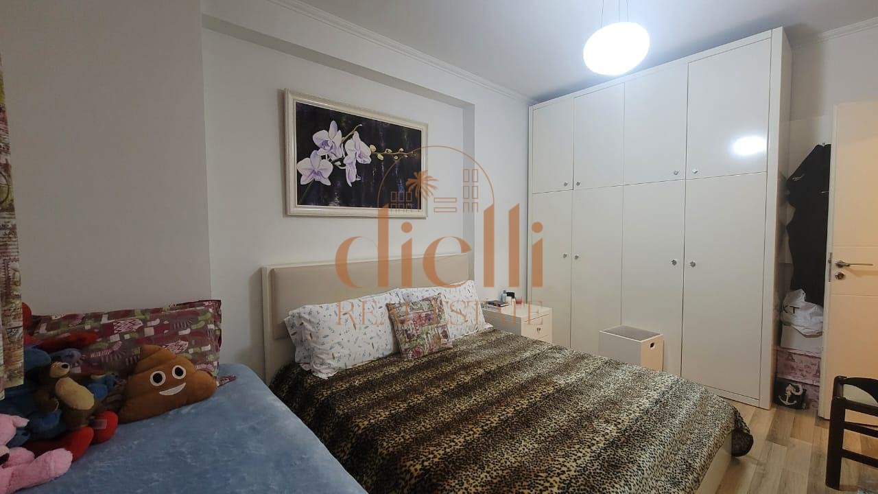 Apartament 2+1 per Shitje prane Leonores
