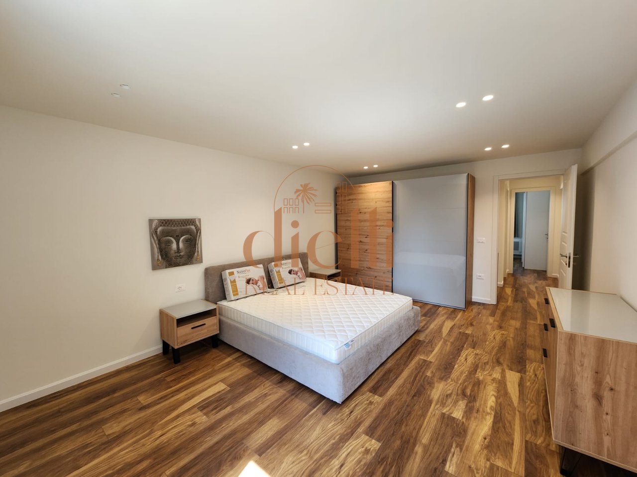 Apartament duplex 2+1+2+ Post Parkimi per Qira ne Qender