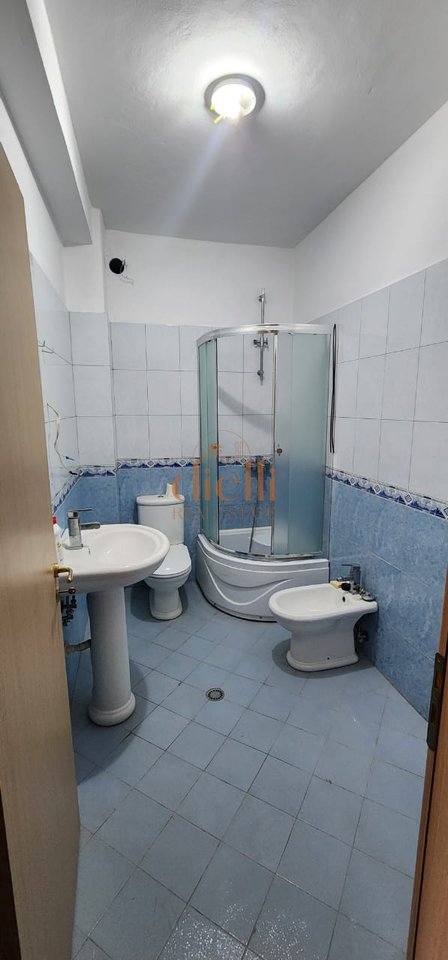 Apartament 2+1+2 per Shitje tek Liqeni Thate