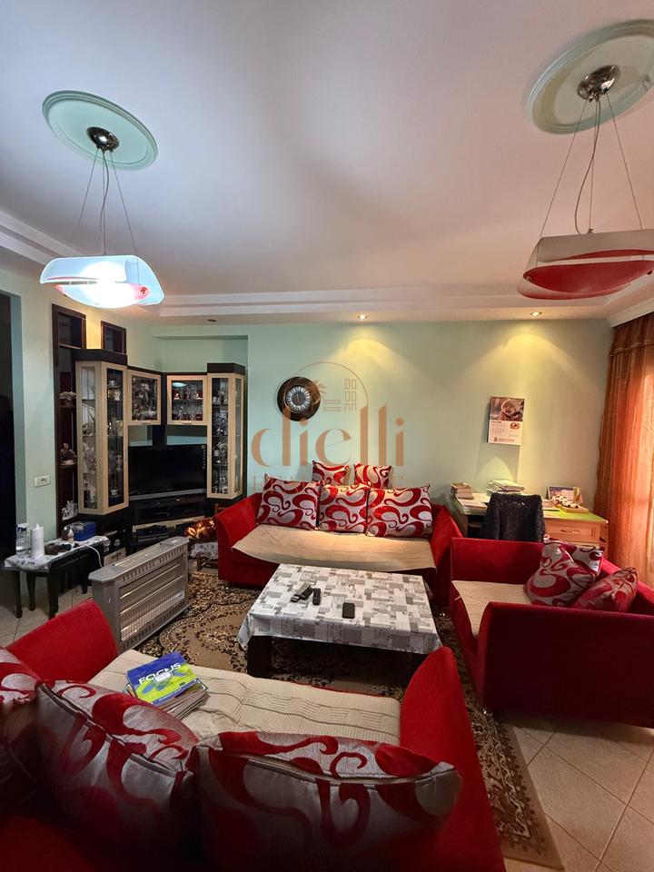 Okazion-Apartament 2+1 per Shitje ne Rrugen 4 Deshmoret prane Gjimnaz Partizanit