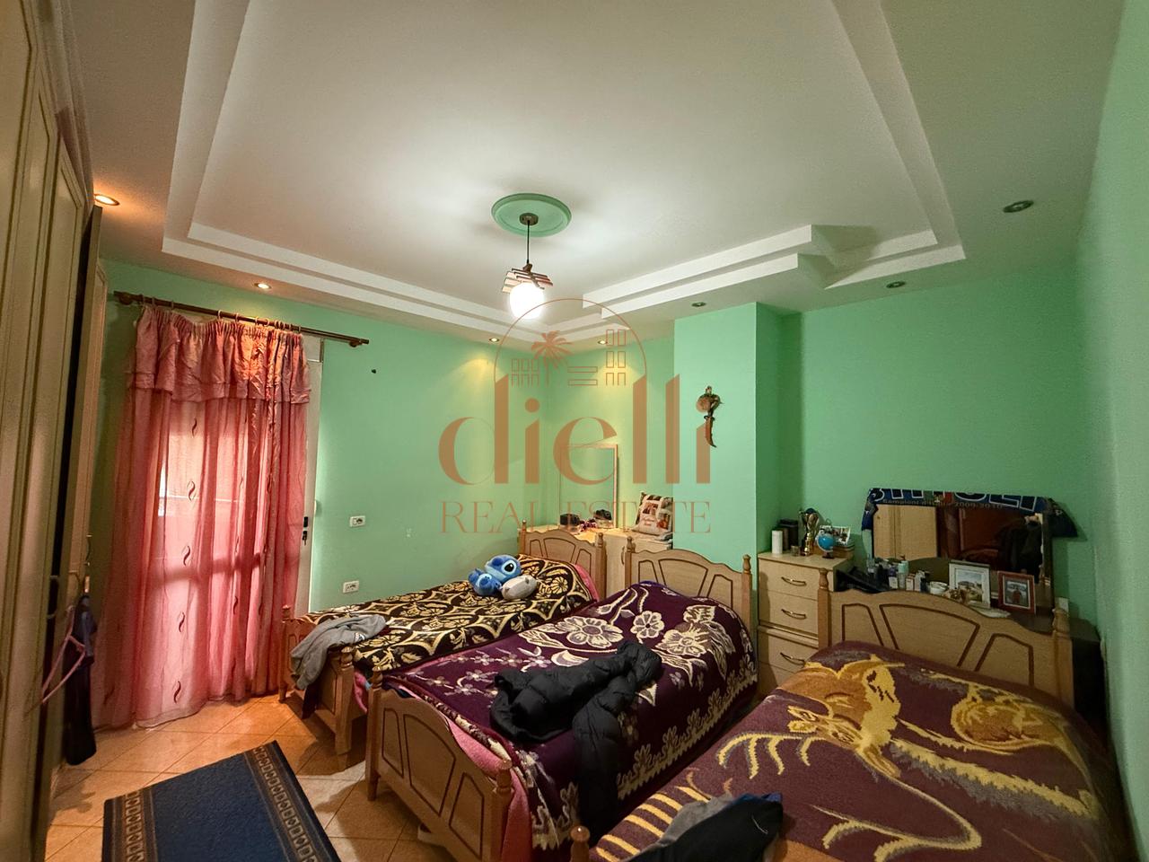 Okazion-Apartament 2+1 per Shitje ne Rrugen 4 Deshmoret prane Gjimnaz Partizanit