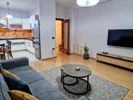 Apartament 2+1 per Qira tek Komuna e Parisit