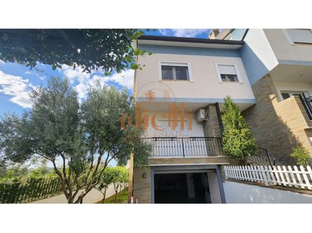 Vile 3 katëshe për qira  pranë Teg