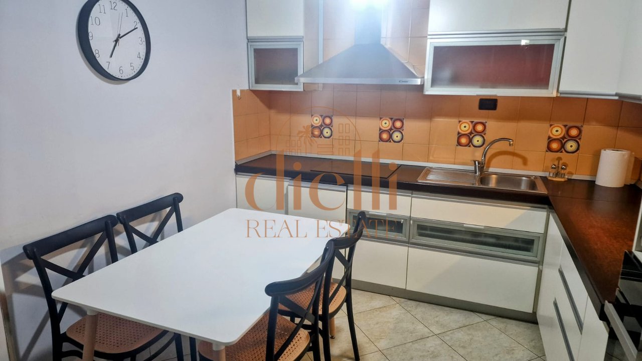 Apartament 2+1 per Qira tek Komuna e Parisit