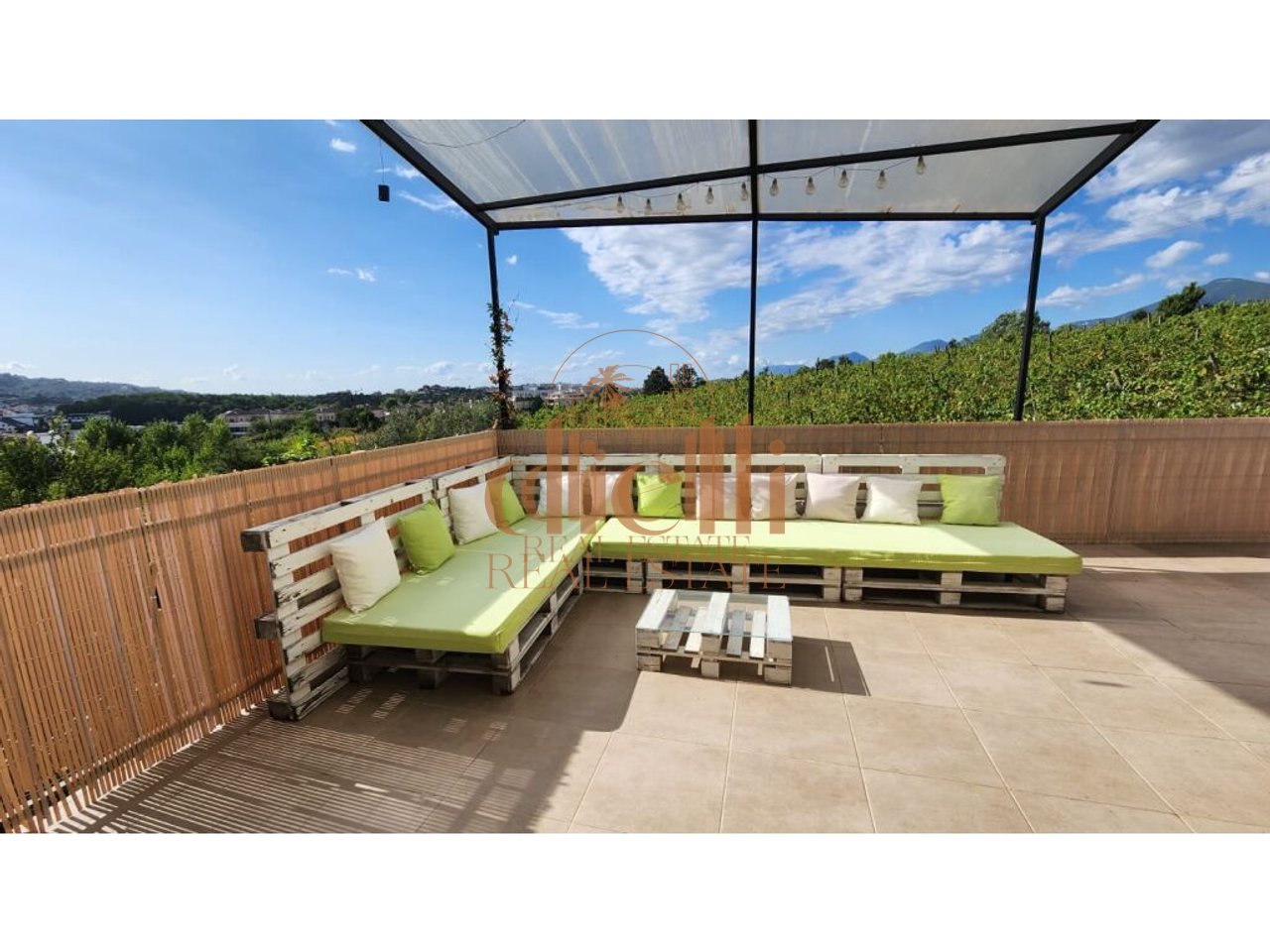 Vile 3 katëshe për qira  pranë Teg