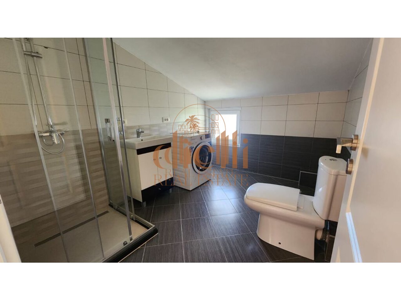 Vile 3 katëshe për qira  pranë Teg