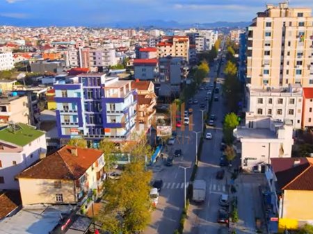 Okazion-Apartament 2+1+2 per Shitje ne Kamez