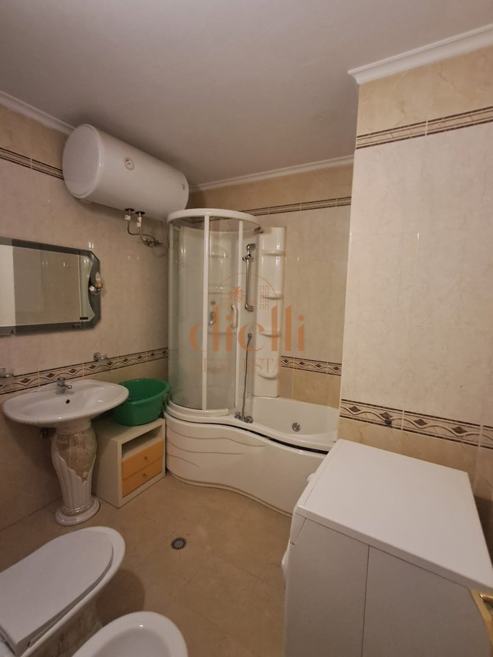 Apartament 2+1 per Qira prane Librit Universitar